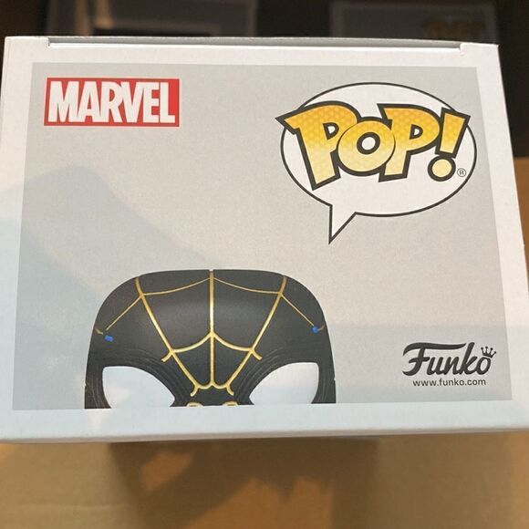SPIDER-MAN BLACK & GOLD SUIT - SPIDER-MAN: NO WAY HOME - Picture 5 of 7